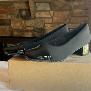 NEW CLARKS MARILYN SARA SIZE 9.0 M BLACK TEXTILE